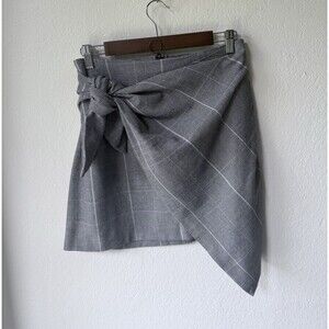 WHO WHAT WEAR Women's Size 12 Gray Check Short Wrap Skirt Stretch Back Zip Bow